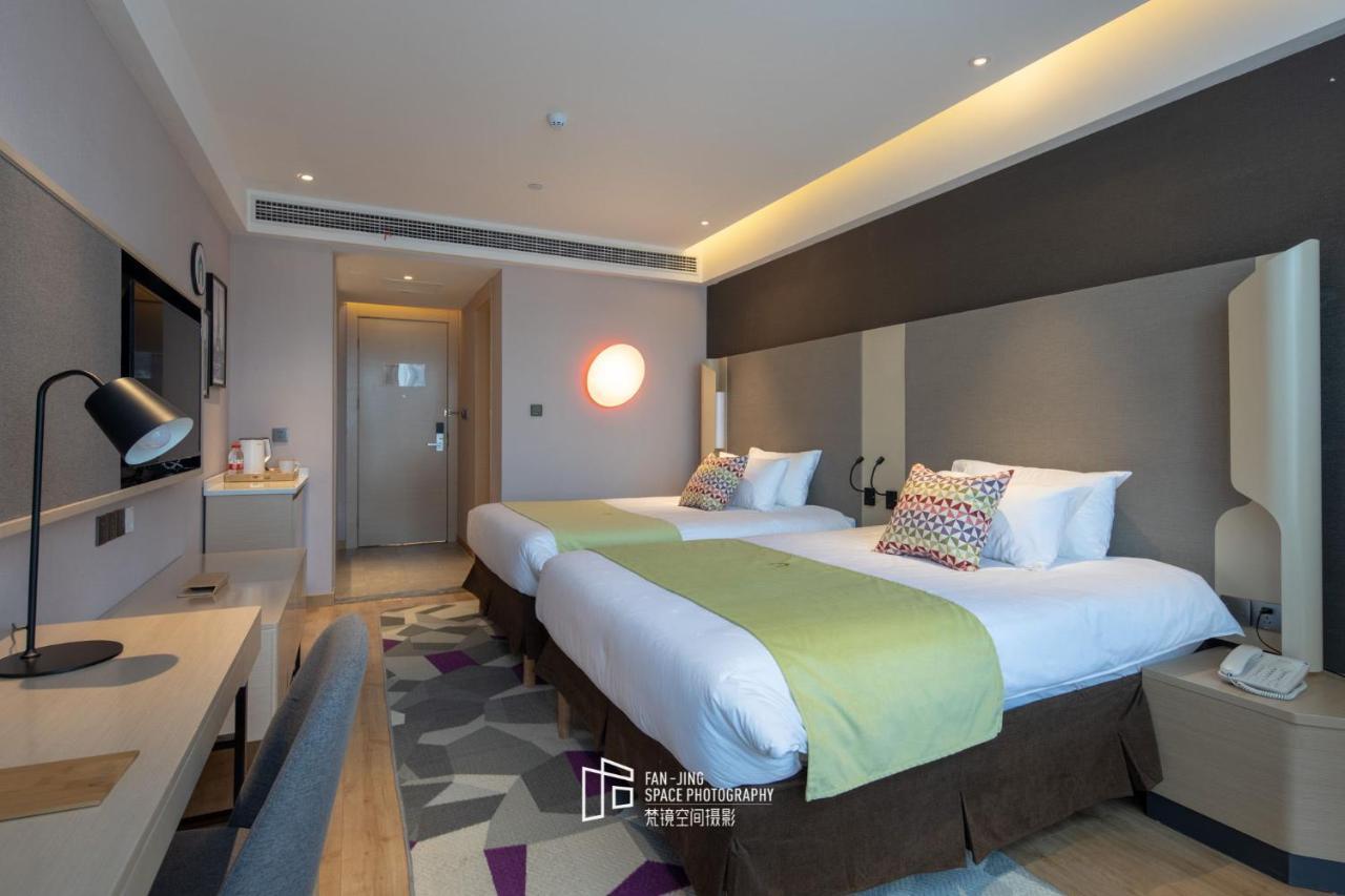 Campanile Hotel Wuhan Zhongnan Road Metro Station Exterior photo