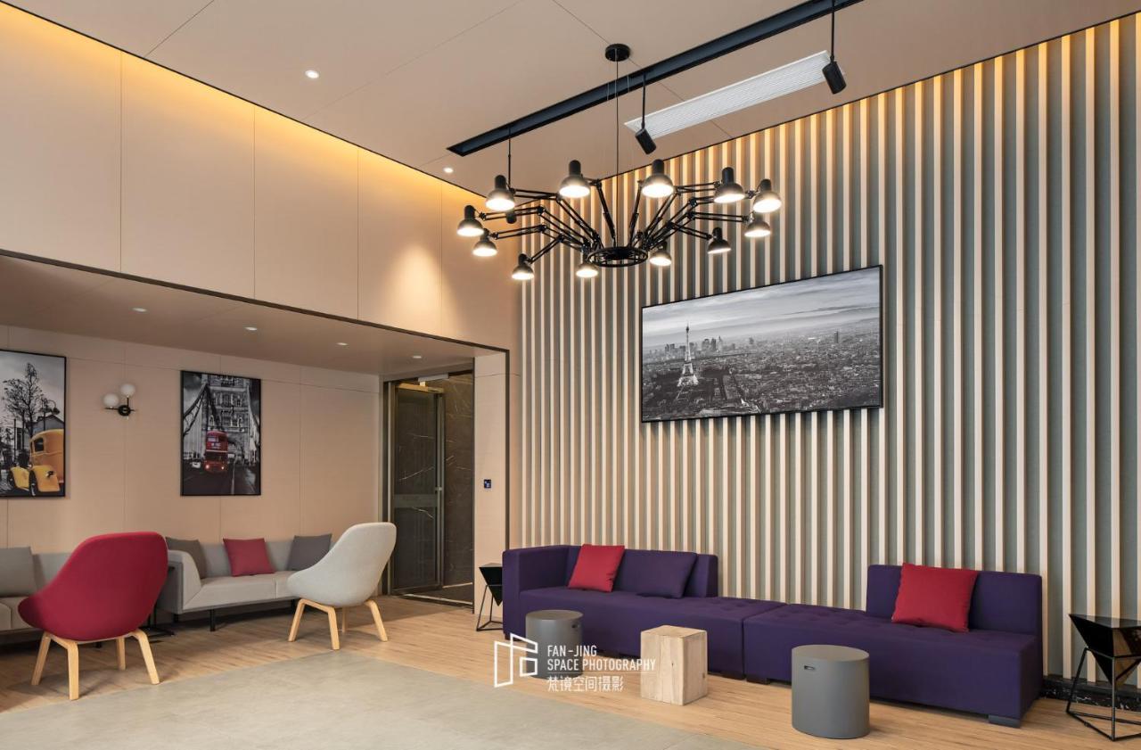 Campanile Hotel Wuhan Zhongnan Road Metro Station Exterior photo